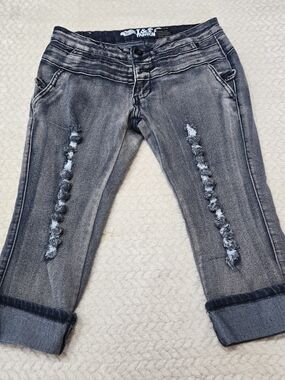 Y2K I&P Fashion Juniors Size 3 Blue Capri Low Rise Distressed Denim Capris
